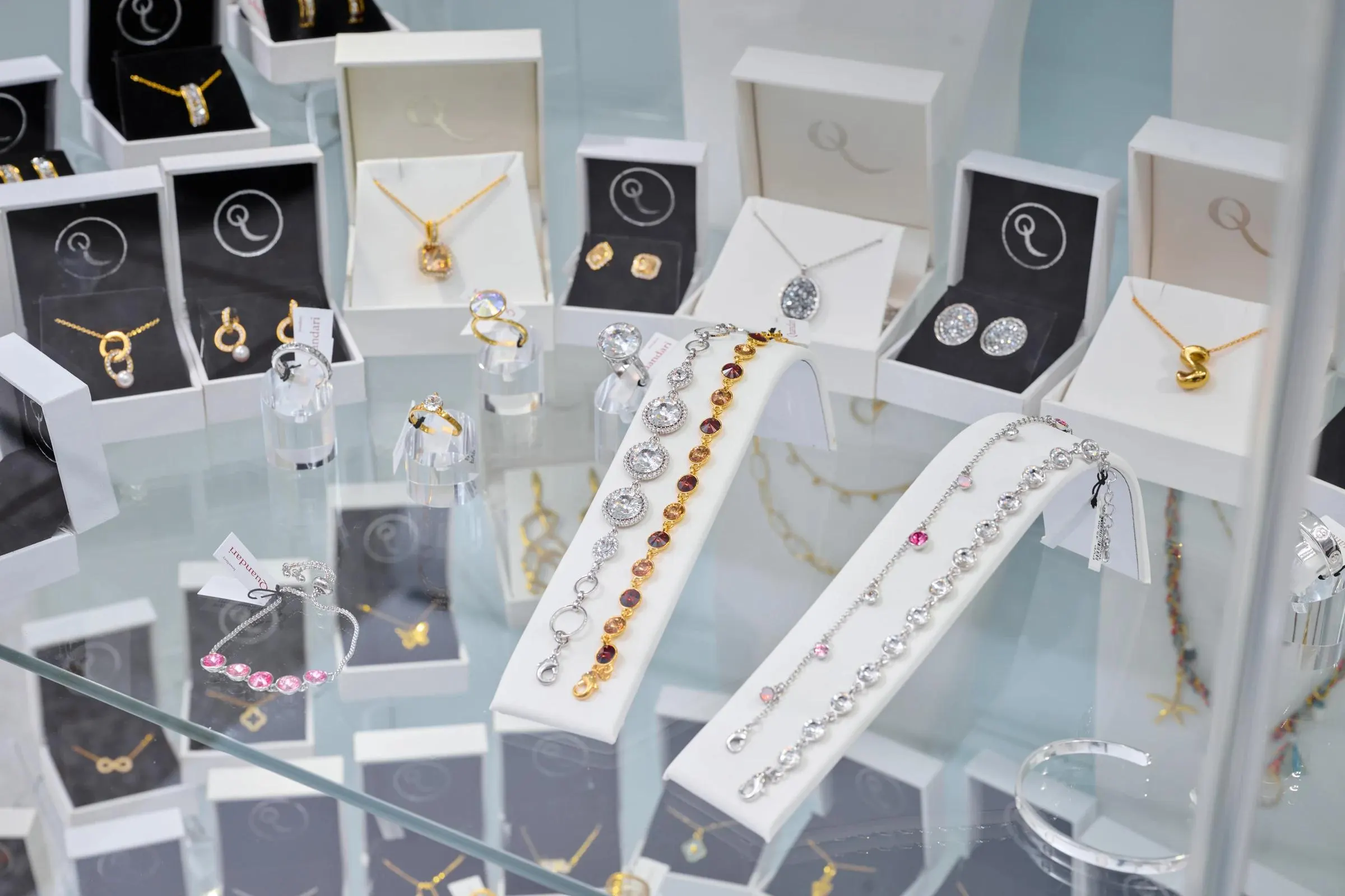 Vitrina ovalada para joyería – vista 1