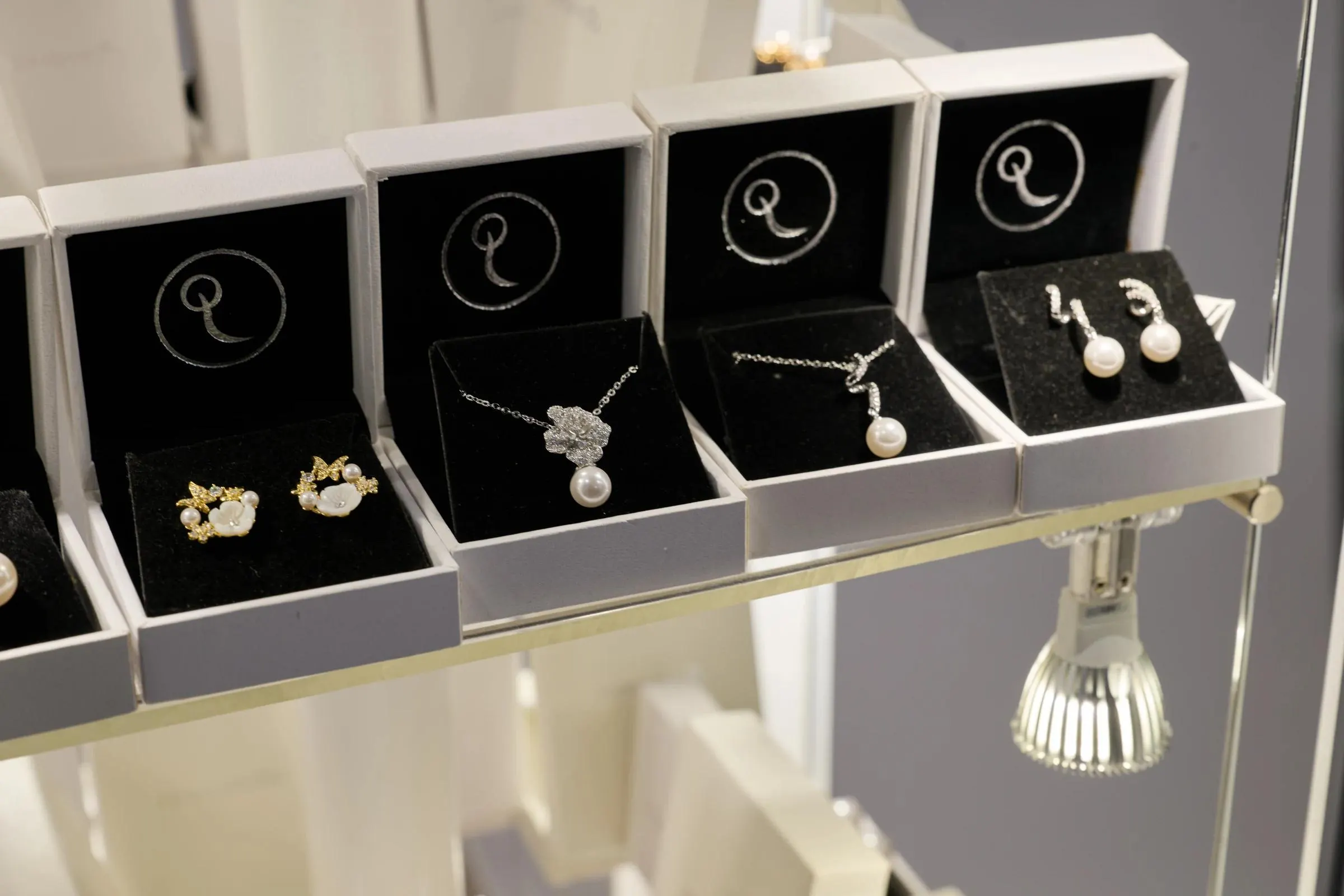 Vitrina giratoria para joyería – vista 1
